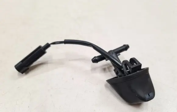 Windshield washer spray nozzle