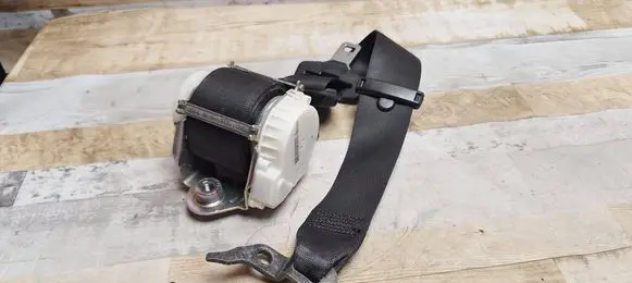 BMW 1 E81 E87 Front seatbelt 33059849