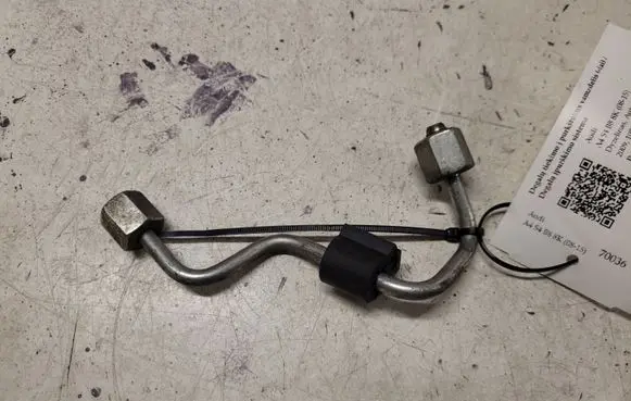 Audi A4 S4 B8 8K Fuel injector supply line/pipe 