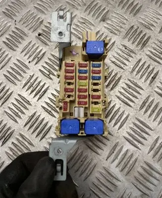 Nissan Juke I F15 Fuse module