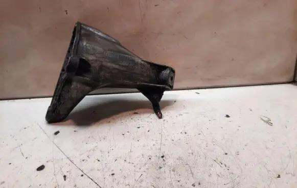 Volkswagen PASSAT B5 Engine mounting bracket 8D0199308AB