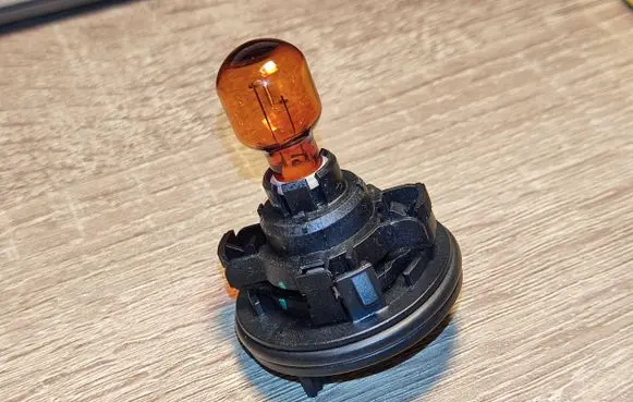 Headlight/headlamp bulb