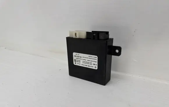 Mercedes-Benz Sprinter W907 W910 Door central lock control unit/module A9069003304
