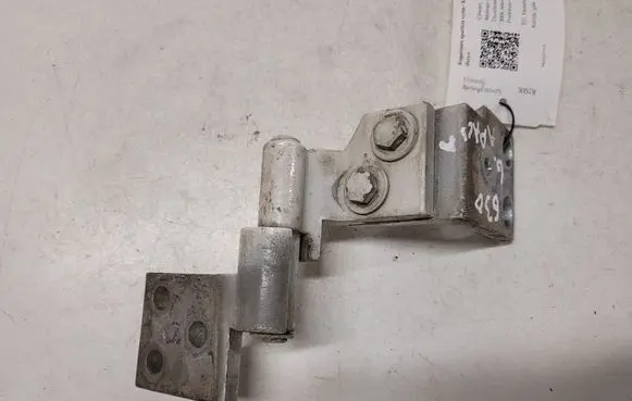 Citroen Berlingo Loading door lower hinge