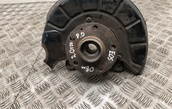 Volkswagen Eos Front wheel hub
