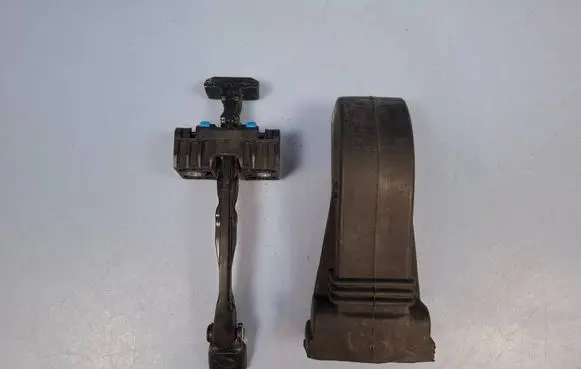 Porsche Cayenne (92A) Front door check strap stopper 7P0837249