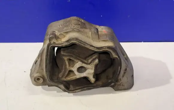 Engine mount bracket