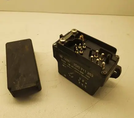 Volkswagen II LT Glow plug pre-heat relay 2D0911253 899063000