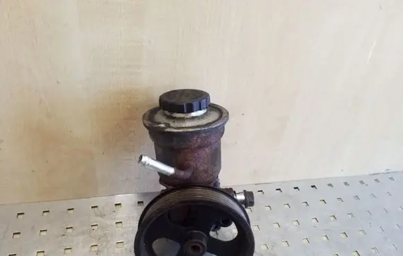 Toyota Corolla Verso AR10 Power steering pump