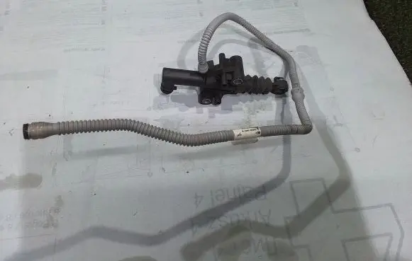 Renault Trafic III (X82) Clutch master cylinder 308506981R 93868394