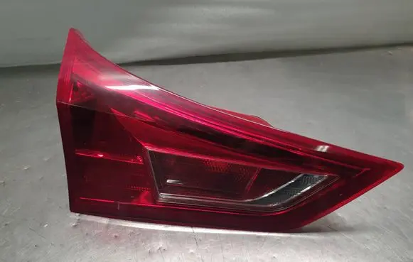 Toyota Auris E180 Tailgate rear/tail lights 05180238