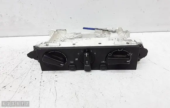 Mitsubishi Carisma Climate control unit MR500529