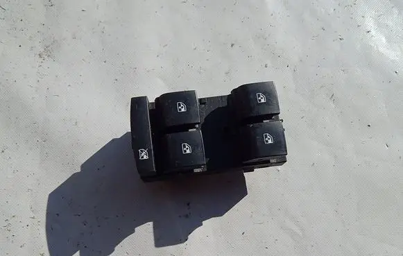 Opel Mokka Electric window control switch