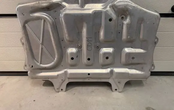 Land Rover Defender Engine splash shield/under tray L8B27E063AEOD11 C9S5A N057