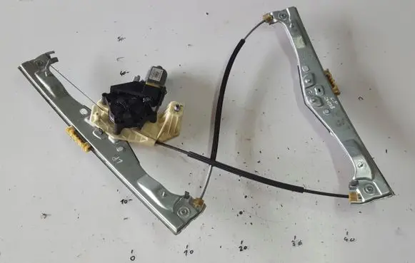 Citroen C4 Cactus Front door window regulator with motor