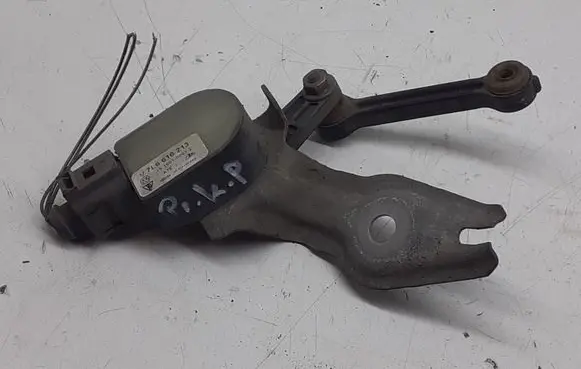 Headlight/headlamp level sensor