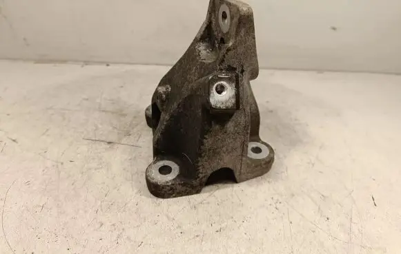 Jaguar XE Engine mounting bracket GX736061FB