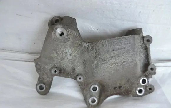 Opel Vivaro Engine mounting bracket 112313064R