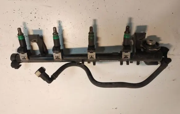 Volvo V50 Fuel injector 5M569H487B