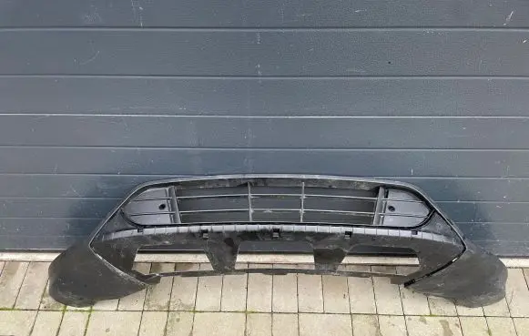 Front bumper lip