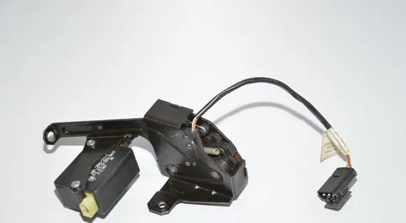 BMW 5 E39 Tailgate window lock/catch/latch 8238469 8384069