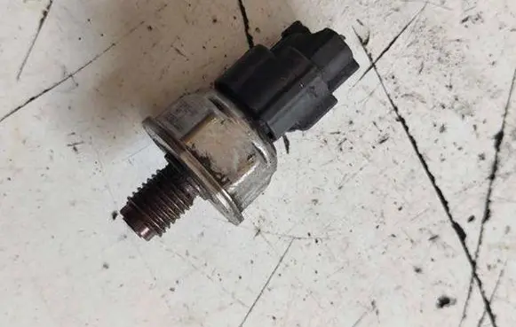 Fuel pressure sensor