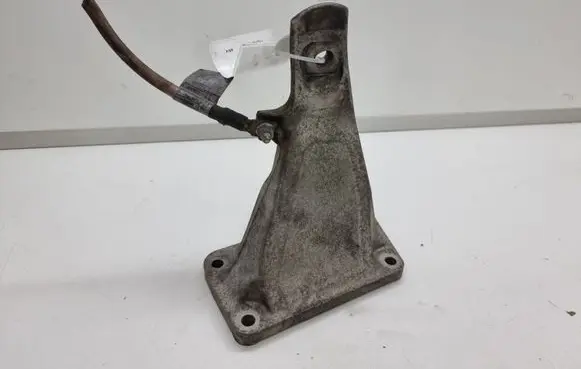 BMW 7 E65 E66 Engine mounting bracket 6758420 22116758420