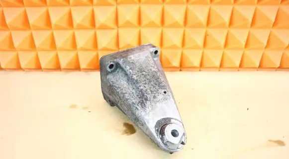 Mercedes-Benz CLK A209 C209 Engine mounting bracket A6112230804
