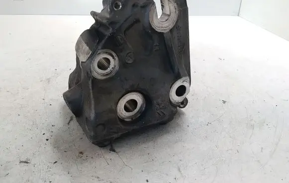 Peugeot 3008 I Engine mounting bracket 9682417480