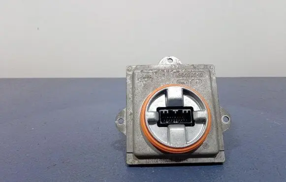 Jeep Grand Cherokee Voltage converter/converter module L90035854