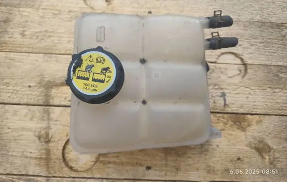 Mazda 3 II Coolant expansion tank/reservoir 8N618K218