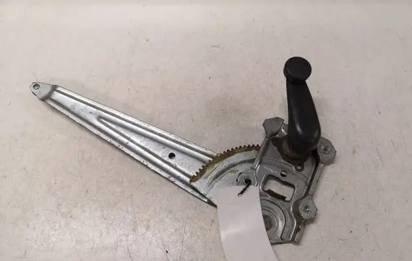 Rear door manual window regulator