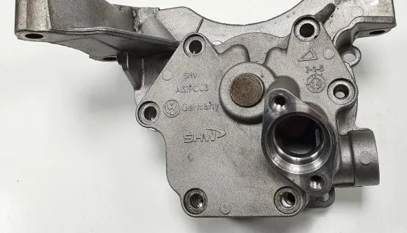 Volkswagen Golf VI Oil pump 03C115121J