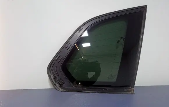 BMW X5 E53 Rear side window 7444082
