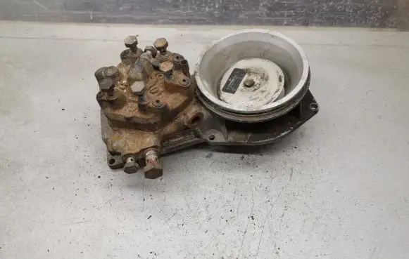 Audi 100 200 5000 C3 Fuel distributor 0438120185 035133353AB 0438100125