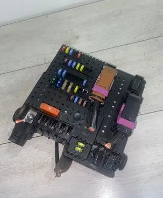 Volvo V70 Fuse module 8676391 00005267131 12217799