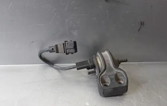 Volvo S70 V70 V70 XC Vacuum valve 1271890