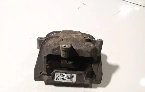Skoda Octavia Mk2 (1Z) Engine mount bracket