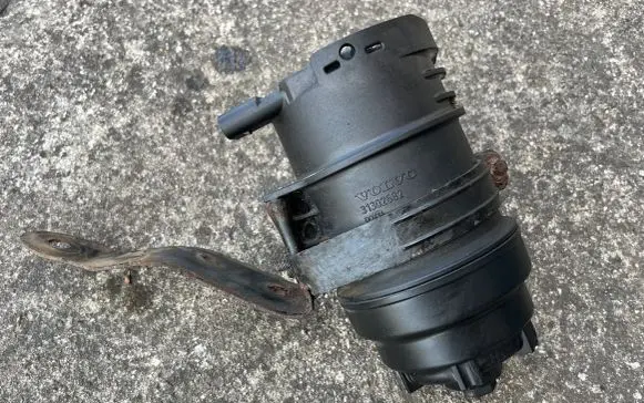 Volvo S60 Fuel filter housing 31302682