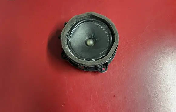 Cadillac SRX Front door speaker 25684702
