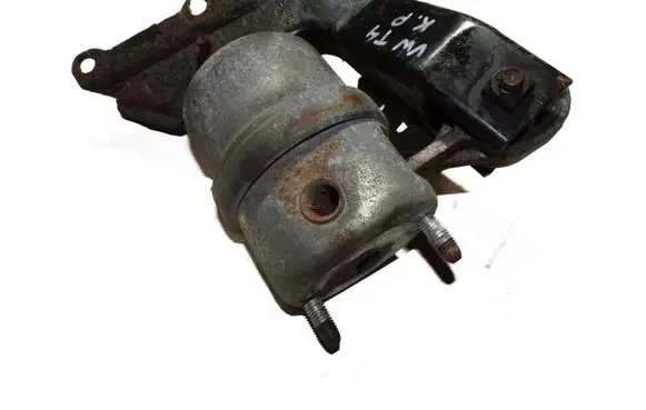 Volkswagen Multivan T4 Engine mount bracket