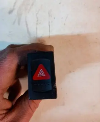 Volkswagen PASSAT B5.5 Hazard light switch 3B0953235B