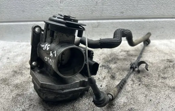 Volkswagen Golf IV Throttle valve 030133064F