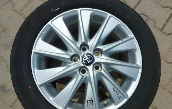 Toyota Yaris XP210 R15 alloy rim 