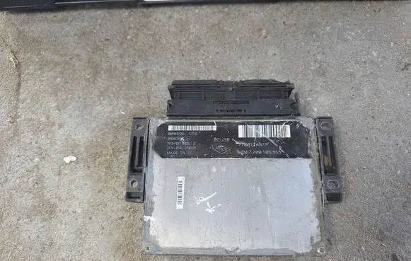 Renault Clio II Engine control unit/module 7700105955