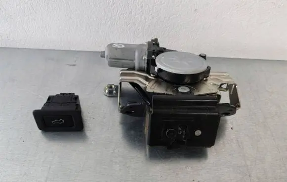 Tailgate/trunk/boot lock/catch/latch