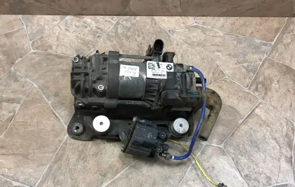 BMW 7 G11 G12 Air suspension compressor/pump 