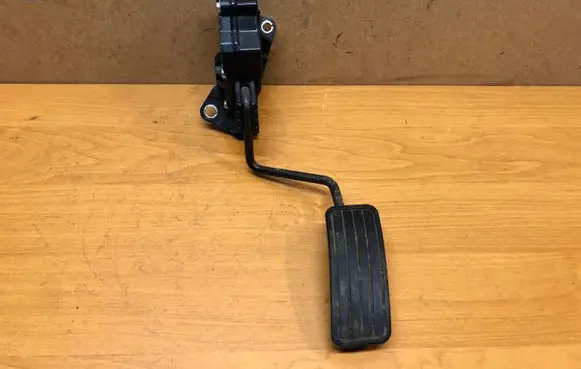Subaru Impreza II Accelerator throttle pedal 36010SA030 1988007030 09G07A0152
