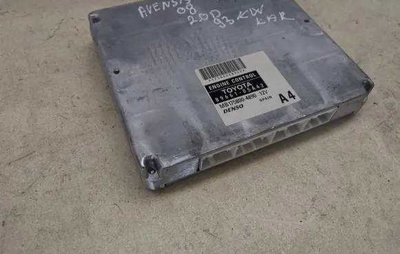 Toyota Avensis T250 Engine control unit/module 8966105A42