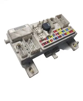 Ford Focus C-MAX Fuse module 3M5T14A073DF 00018272 519027312